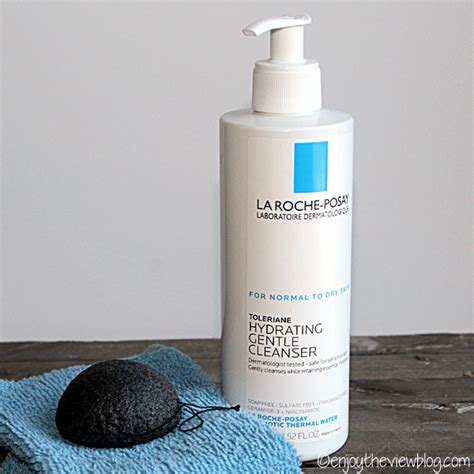 I love the Toleriane Hydrating Gentle Cleanser from La Roche-Posay! | {enjoy the view}