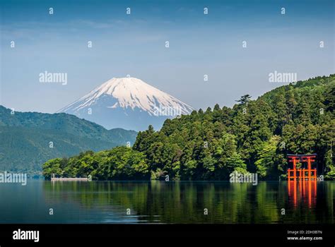 Lake Ashi and Mount Fuji Stock Photo - Alamy