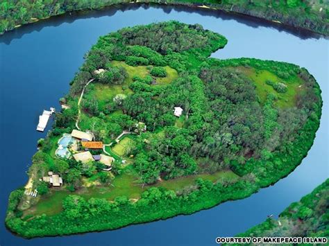 Richard Branson offers his heart-shaped island on rent - Luxurylaunches