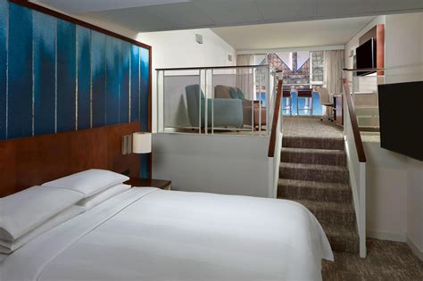 Hotel Rooms & Amenities | Toronto Marriott City Centre Hotel