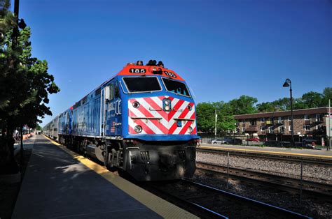 Metra train in Chicago hits a car; no injuries | CIP News