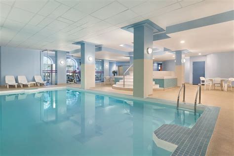 Coast Edmonton Plaza Hotel by APA Pool: Pictures & Reviews - Tripadvisor