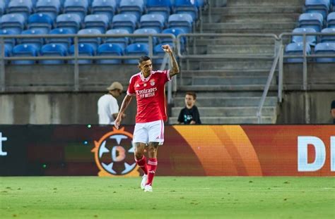 Ángel Di María scores for Benfica, does skill move around Cristiano Ronaldo | Mundo Albiceleste