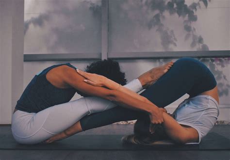 5 Beginner Yoga Poses For Two People - Zuda Yoga