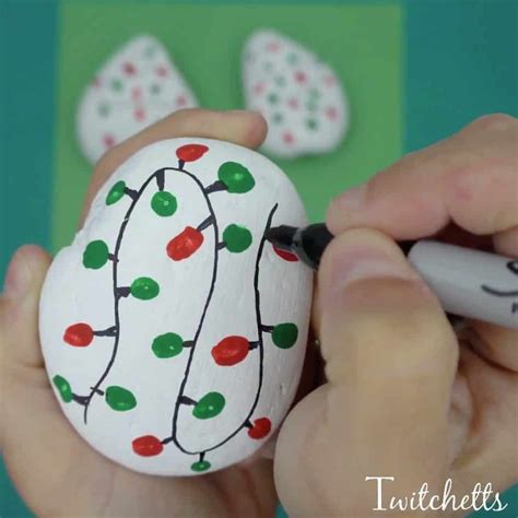 How to make easy Christmas lights rock art | Christmas painted rocks, Christmas rock, Christmas ...