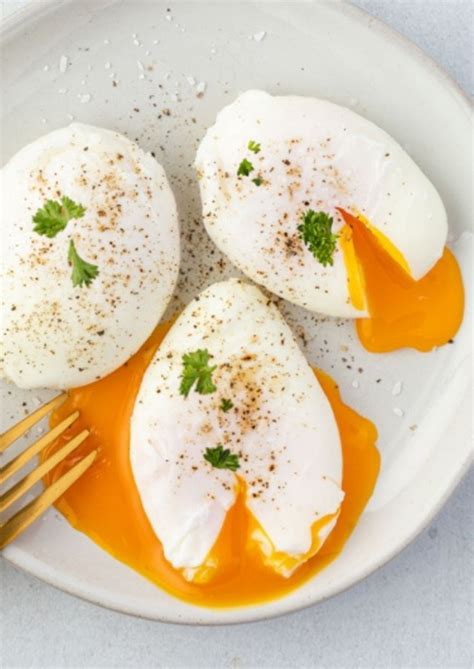 Poached Eggs Recipe - Flavor the Moments