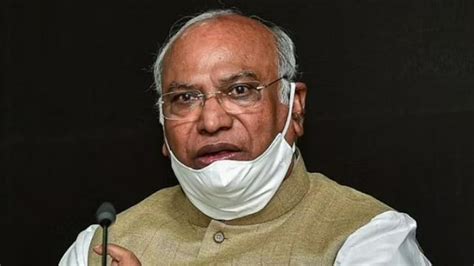 Mallikarjun Kharge Biography: Age, Education, Wife, Political Career, Caste & More