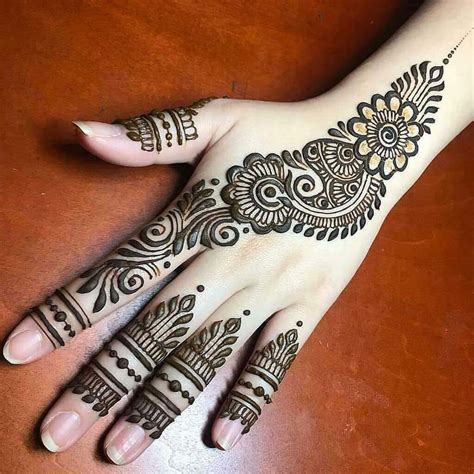 20+ Alluring Back Hand Mehndi Designs to Try | Fashionterest