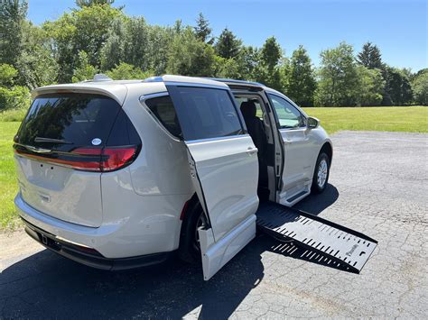 2021 Luxury White BraunAbility Chrysler Pacifica Touring L with XT Conversion | Wheelchair Van ...