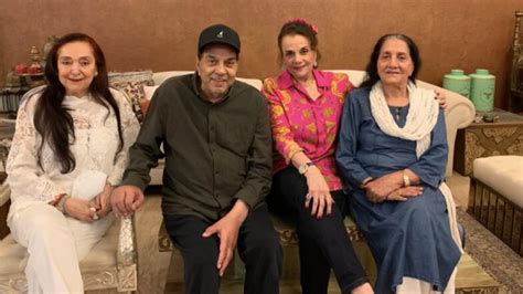 Dharmendra and his first wife Prakash Kaur make rare joint appearance ...