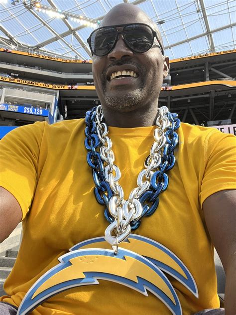 Marcellus Wiley 🧢 on Twitter: "My Chargers may lose, but the family doesn’t! #fanman #luvit # ...