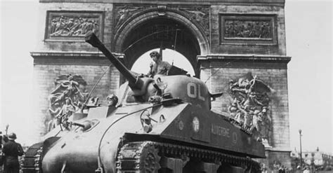 29 Historical Photos Of The Liberation Of Paris (Page 2)