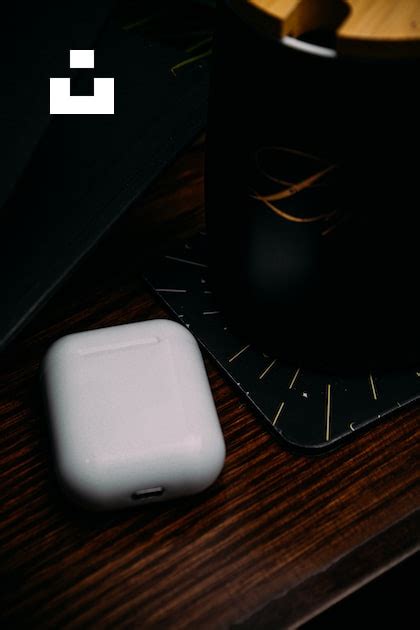 White apple airpods charging case photo – Free Purple Image on Unsplash