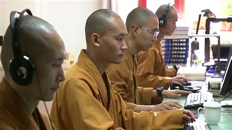 Unique China Story：Robot monk from high-tech Chinese temple takes Buddhism into the 21st century