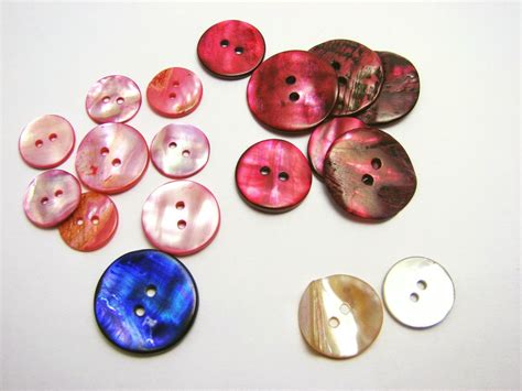 Agnes' Vintage World: Mother of pearl buttons and their cheap imitations