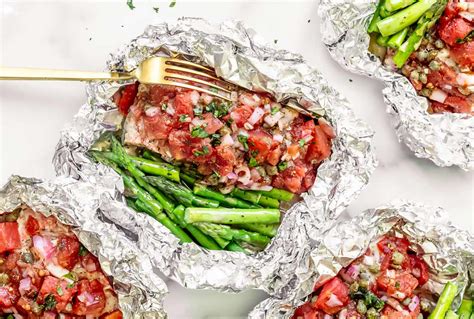 Salmon Foil Packets {Oven Baked Salmon in Foil} - Little Pine Kitchen