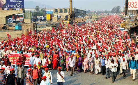 In Pics: Maharashtra Farmers' end long protest march in Mumbai- Mumbai ...