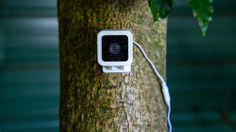 Wyze Cam v3 outdoor security camera features a siren to warn intruders ...