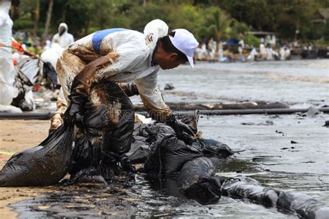 THAILAND-ENVIRONMENT-OIL-POLLUTION Editorial Photo - Image of petroleum ...