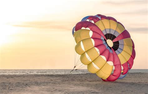 Thrill-Seekers, Here's Where You All Can Go Parasailing In Goa ...