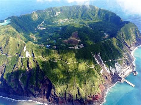 10 Breathtaking Aogashima Volcano Images - Fontica Blog