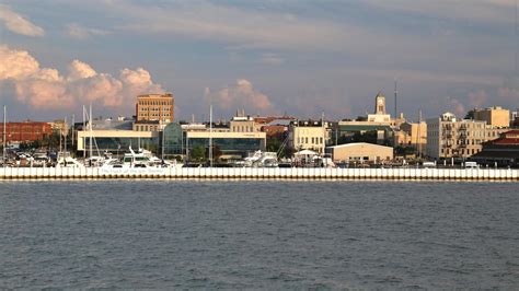 16 Best Hotels in Sandusky. Hotels from $47/night - KAYAK