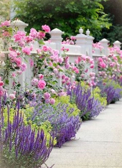 35 Beautiful Flower Beds Design Ideas In Front Of House - MAGZHOUSE