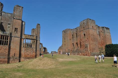 20 Romantic Ruined Castles in England