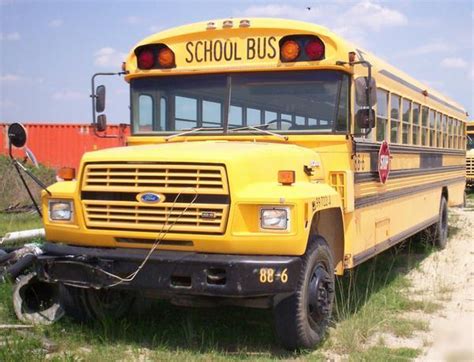 Blue bird 1988 large school bus ford B700 single axle