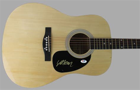 Lot Detail - Willie Nelson Signed Acoustic Guitar (PSA/DNA)