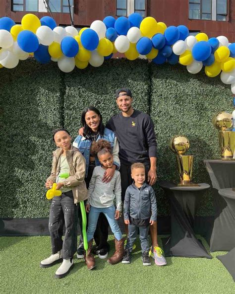 Stephen Curry's Daughter Riley Looks All Grown Up at Women's Basketball ...