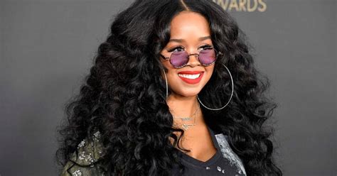 Who is H.E.R.? Singer charms 'Saturday Night Live' viewers, fans call ...