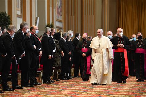 Pope Francis tells Vatican diplomats to resist 'cancel culture ...