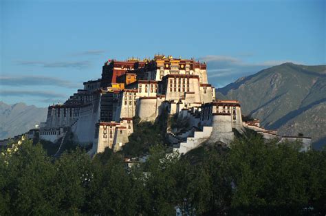 The Potala Palace in Tibet «TwistedSifter