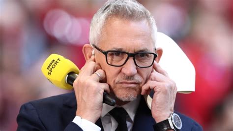 Gary Lineker: BBC Journalists Attack Presenter Over Asylum Tweet