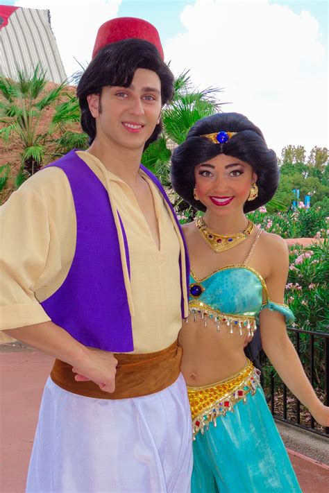 Aladdin and Jasmine Disney World Character meet and greet in Epcot 2012 | KennythePirate.com