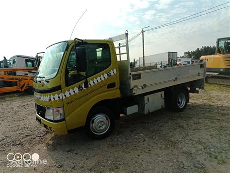 Buy Toyota DYNA 150 3,0 SWB KIPER dump truck