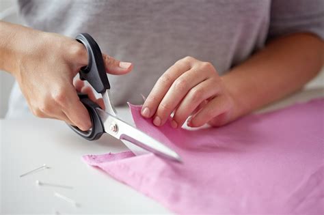 5 Must-Have Types Of Scissors For Sewing Hobbyists