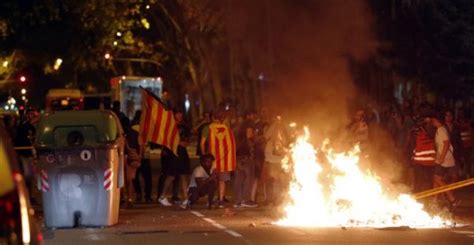 Clashes at Barcelona protest year after independence vote – Ya Libnan