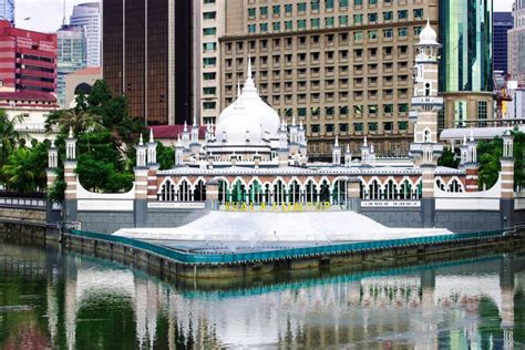 Historic Mosque Masjid Jamek at Kuala Lumpur Editorial Stock Photo - Image of malaysia, minaret ...