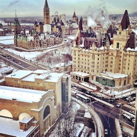 Downtown Ottawa in the winter Ottowa Canada, Torre Cn, Windsor London ...