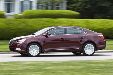 2015 Buick LaCrosse vs. 2015 Buick Regal: What's the Difference? - Autotrader