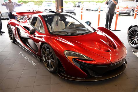 Volcano Red McLaren P1 : Autos