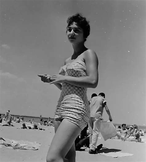 VTG 1950S MEDIUM FORMAT NEGATIVE BEACH SCENE BRUNETTE POSING SIDE SHOT ...