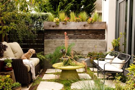 Small Backyard Ideas | How To Make a Small Space Look Bigger