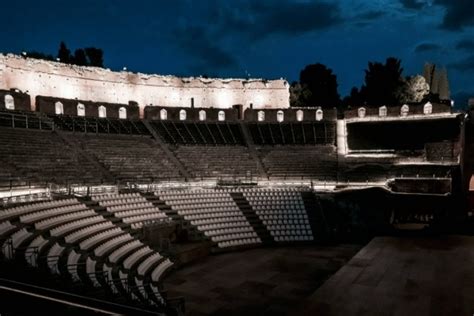 Il teatro antico di Taormina si illumina per le visite notturne - 1 di ...