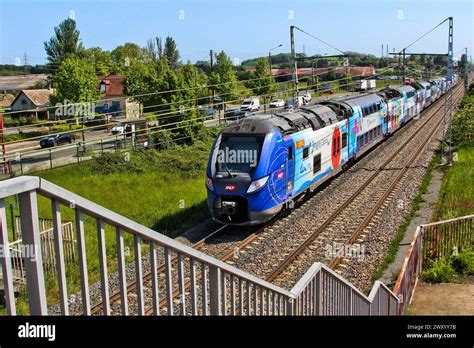 TER local train arriving at Le Mans station (north-western France Stock Photo - Alamy