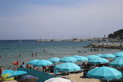 Cavalaire-sur-Mer and its sandy beaches * All PYRENEES · France, Spain, Andorra