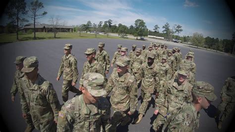 Drill Sergeant Marches Platoon, Cadence JukeBox/U.S. Army Marching Cadence Video - YouTube