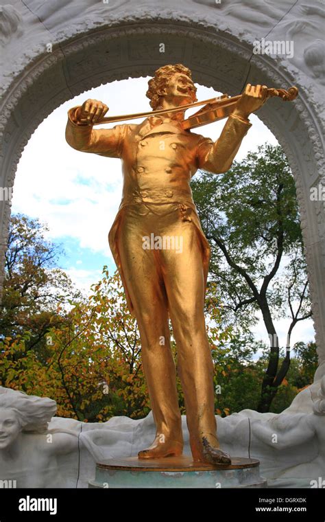 Johann Strauss Statue, Stadtpark, Vienna, Austria, Europe Stock Photo - Alamy